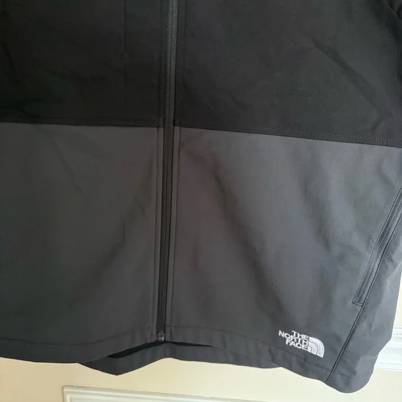 *Branded* Men’s The North Face Castle Rock Black and Gray Soft Shell Vest Size L - Picture 4 of 9